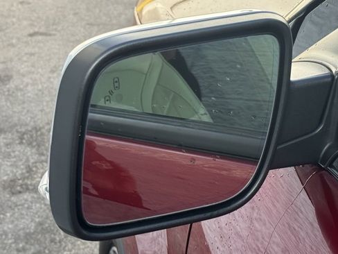 Used 2017 Ford Explorer Platinum image 17