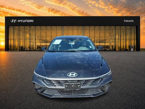 Used 2024 Hyundai Elantra SEL FWD image 2