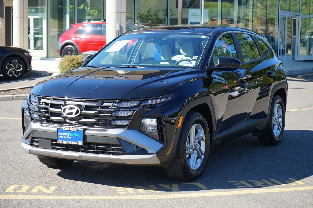 Used 2025 Hyundai Tucson SE FWD image 1