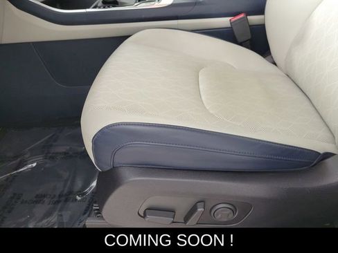 Used 2025 Kia Carnival EX image 14