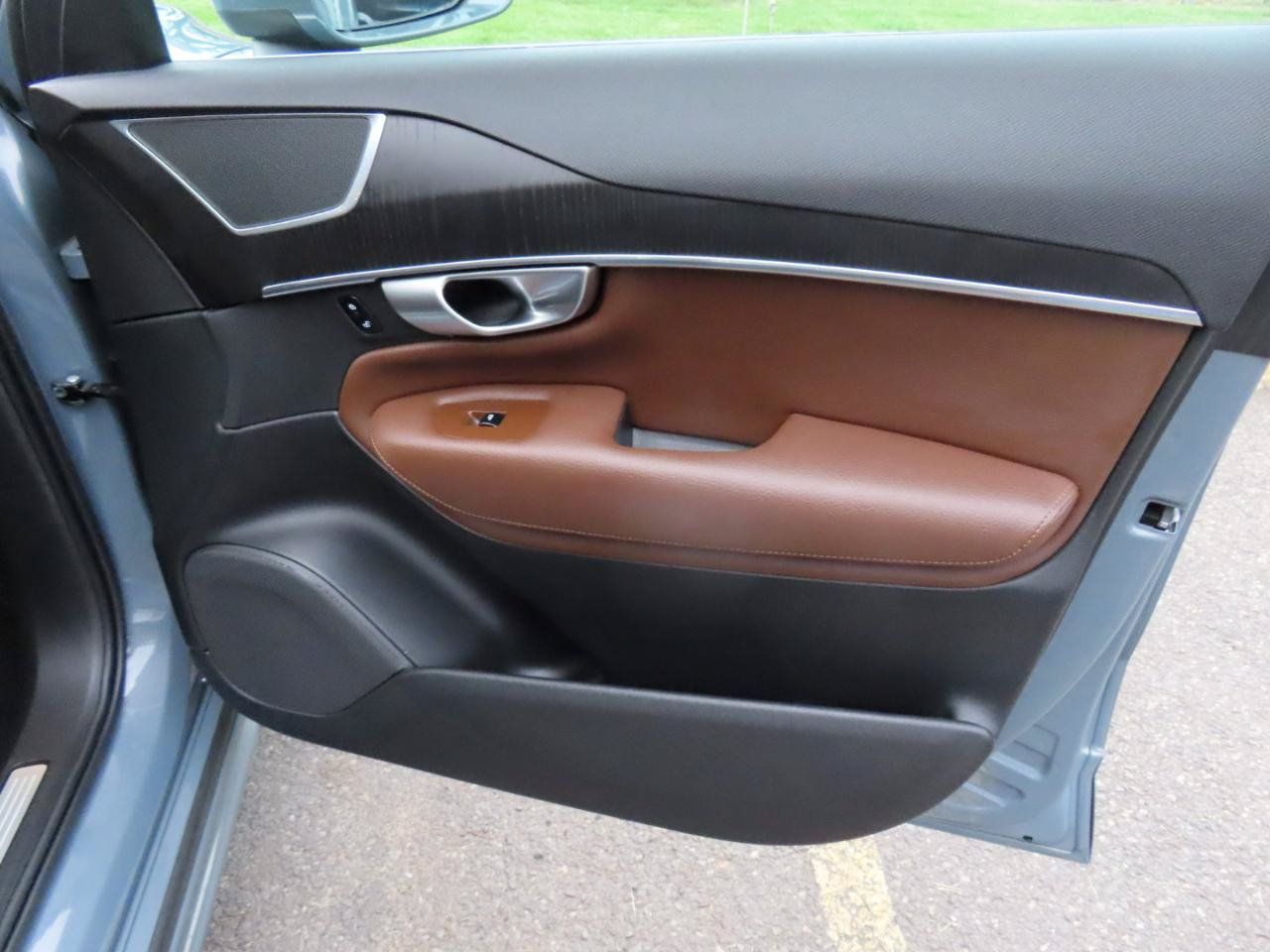 Used 2020 Volvo XC90 T6 Momentum AWD/4WD image 23