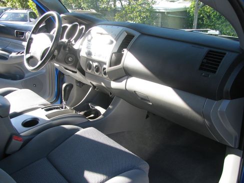 Used 2005 Toyota Tacoma PreRunner image 14