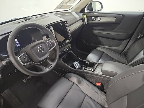 New 2026 Volvo XC40 B5 Plus w/ Climate Package image 18