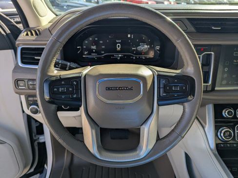 Used 2022 GMC Yukon XL Denali AWD/4WD image 13