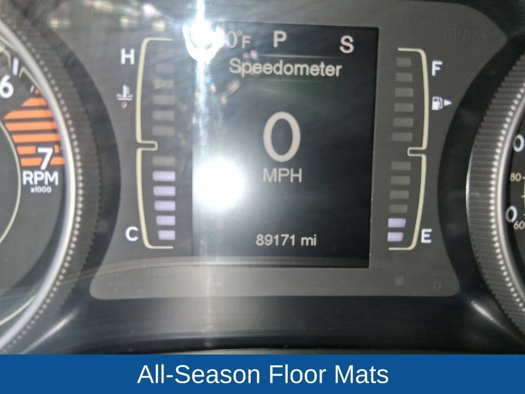 Used 2018 Jeep Cherokee Latitude w/ Cold Weather Group AWD/4WD image 14