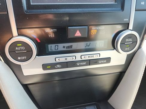 Used 2014 Toyota Camry LE FWD image 11