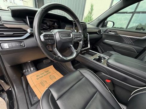 Used 2025 GMC Acadia Denali w/ LPO, All-Weather Package AWD/4WD image 11