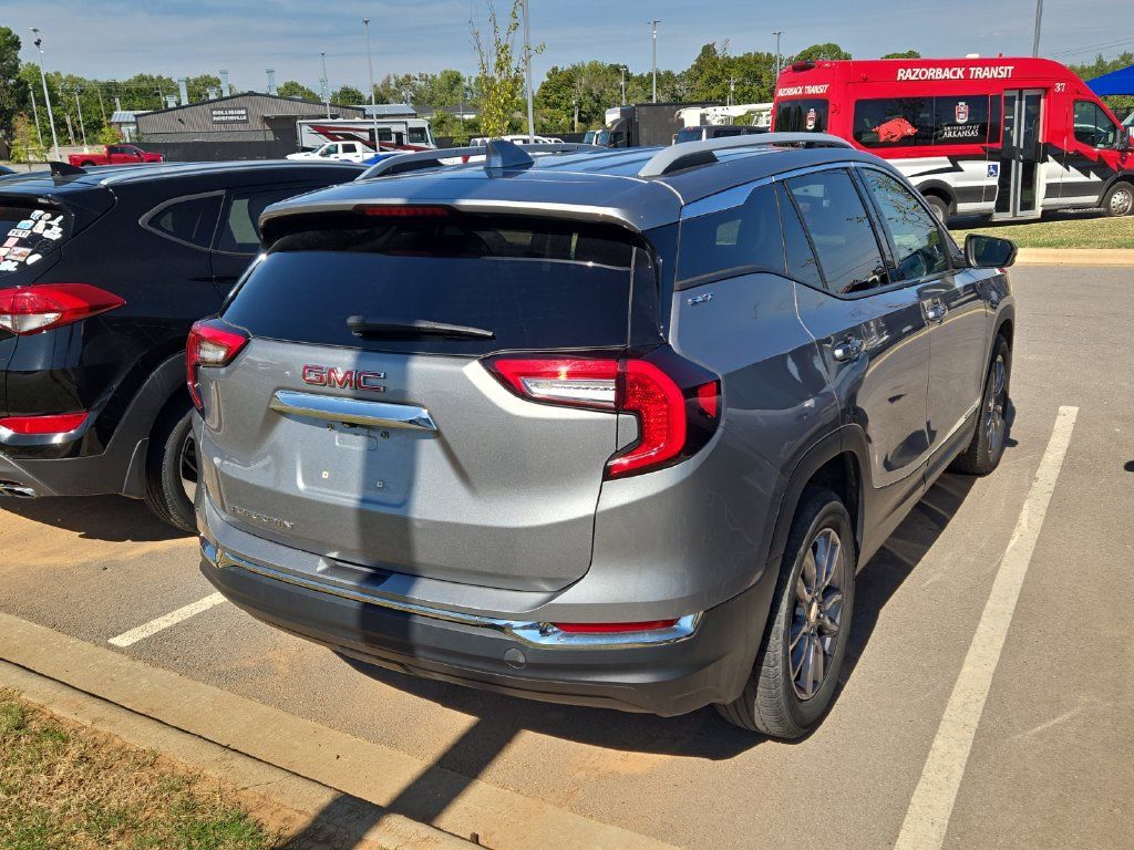 Used 2024 GMC Terrain SLT FWD image 3