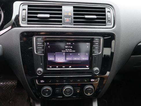 Used 2017 Volkswagen Jetta SEL image 23