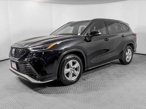 Used 2021 Toyota Highlander XSE image 2