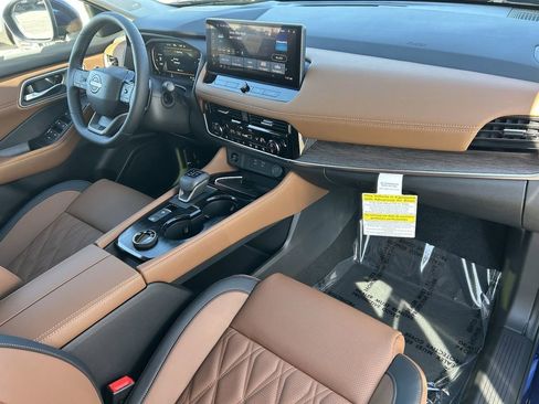 New 2026 Nissan Rogue Platinum image 8