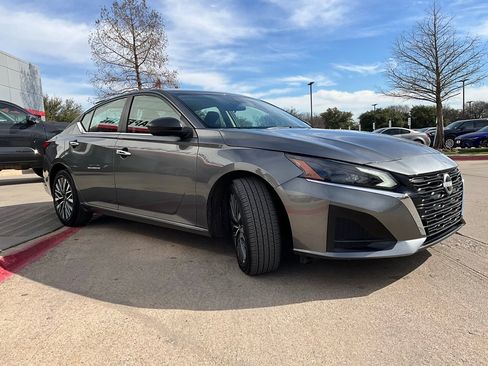 Used 2025 Nissan Altima 2.5 SV image 5