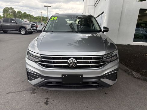 Used 2024 Volkswagen Tiguan SE AWD/4WD image 9