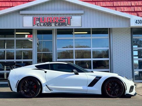 Used 2016 Chevrolet Corvette Z06 w/ 3LZ Preferred Equipment Group RWD image 9