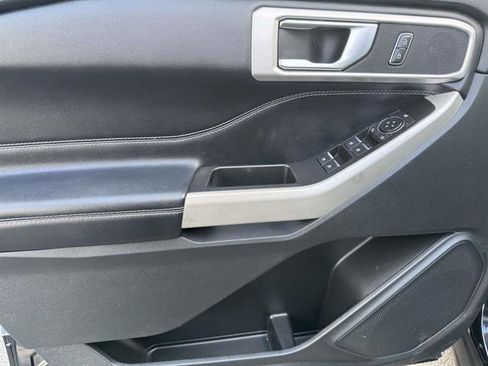 Used 2022 Ford Explorer XLT w/ Equipment Group 202A image 11