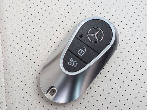 New 2026 Mercedes-Benz GLC 300 image 36