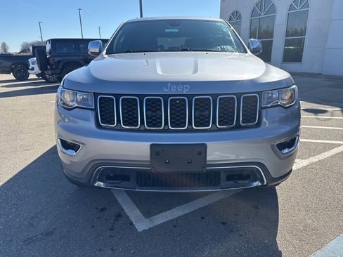 Used 2017 Jeep Grand Cherokee Limited image 3
