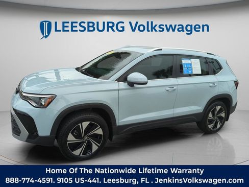 Used 2025 Volkswagen Taos SE w/ Panoramic Sunroof Package AWD/4WD image 13