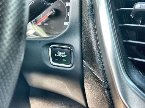 Certified 2023 GMC Acadia SLE w/ Driver Convenience Package image 17