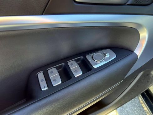 Used 2023 Genesis G70 2.0T image 19