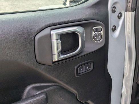 Used 2023 Jeep Wrangler Unlimited Rubicon AWD/4WD image 12