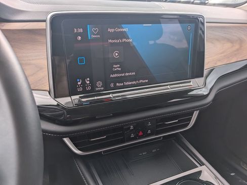 Used 2025 Volkswagen Atlas SE FWD image 17