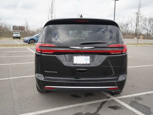 New 2026 Chrysler Pacifica Select image 6