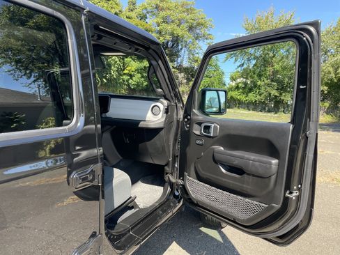 Used 2024 Jeep Wrangler Sport S w/ Convenience Group image 7