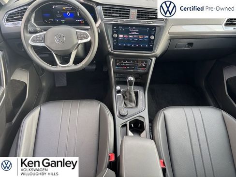 Used 2023 Volkswagen Tiguan SE w/ Panoramic Sunroof Package image 18
