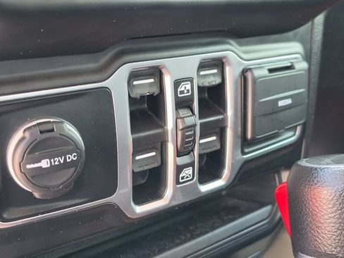 Used 2023 Jeep Gladiator Overland w/ Trailer Tow Package AWD/4WD image 24