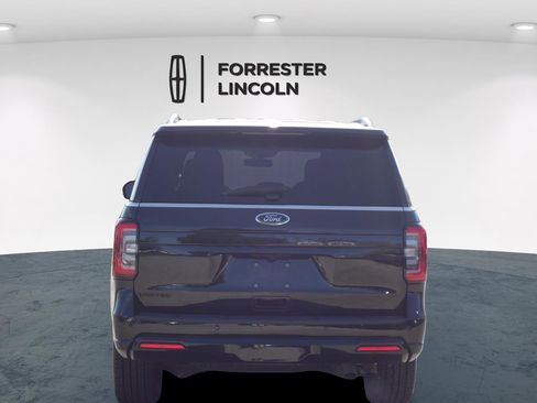 Used 2022 Ford Expedition Limited AWD/4WD image 3