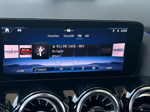 New 2025 Mercedes-Benz GLA 250 image 33