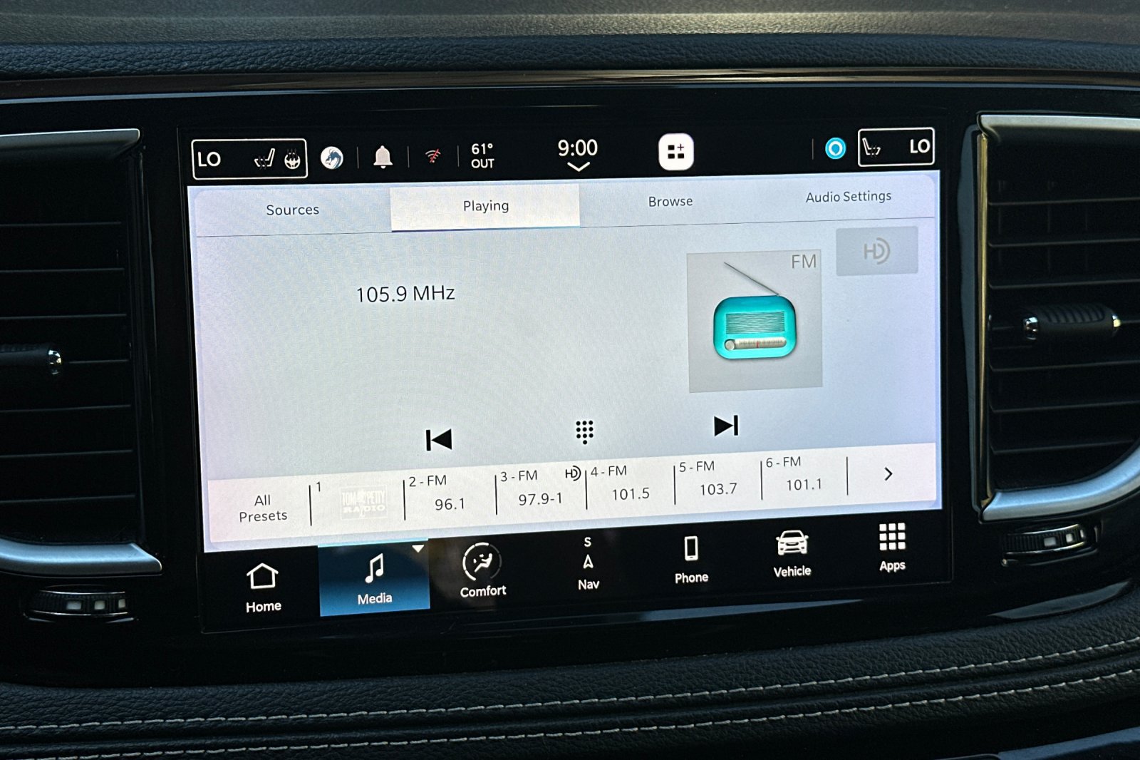 Used 2023 Chrysler Pacifica Limited FWD image 25