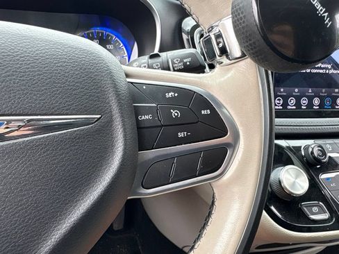 Used 2020 Chrysler Pacifica Limited FWD image 23