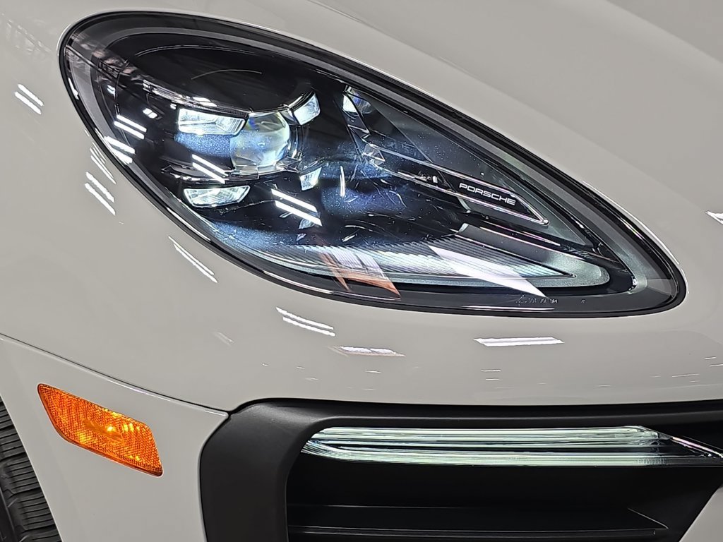 Certified 2026 Porsche Macan AWD/4WD image 12