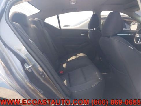 Used 2022 Nissan Altima 2.5 SV image 9