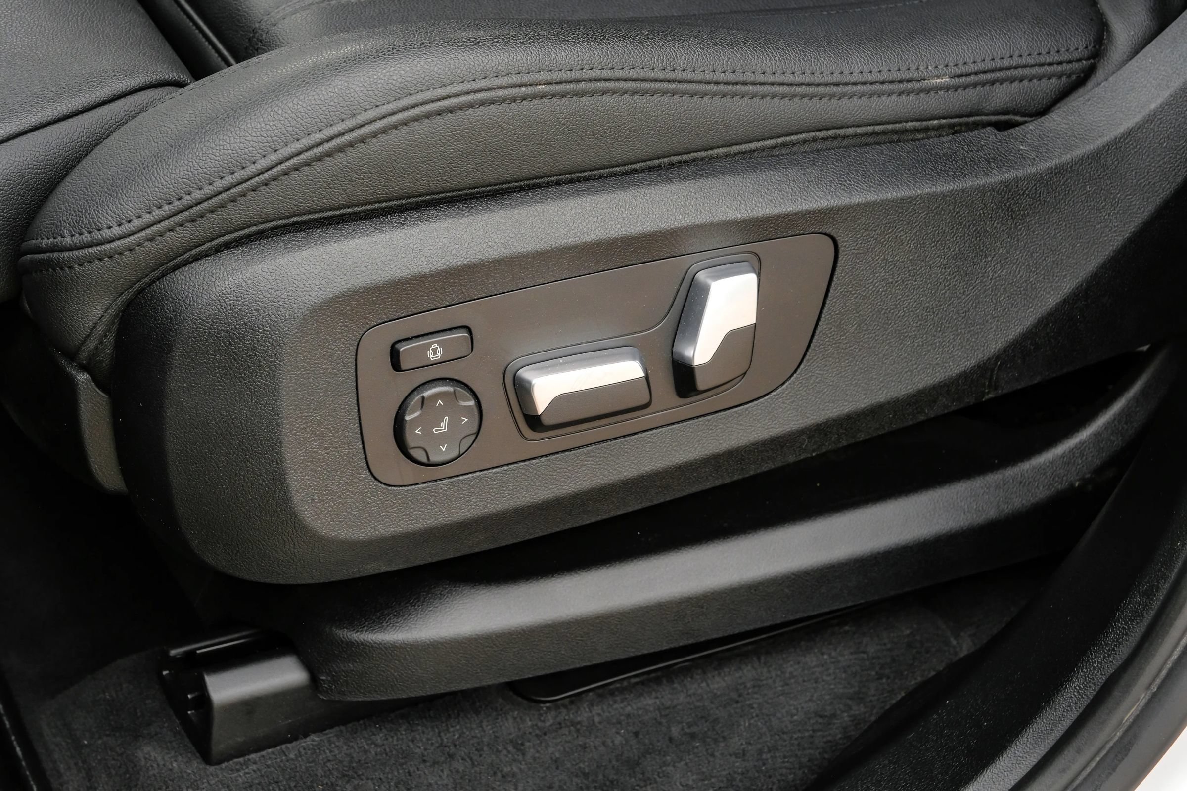 Used 2020 BMW X5 sDrive40i w/ Convenience Package RWD image 30