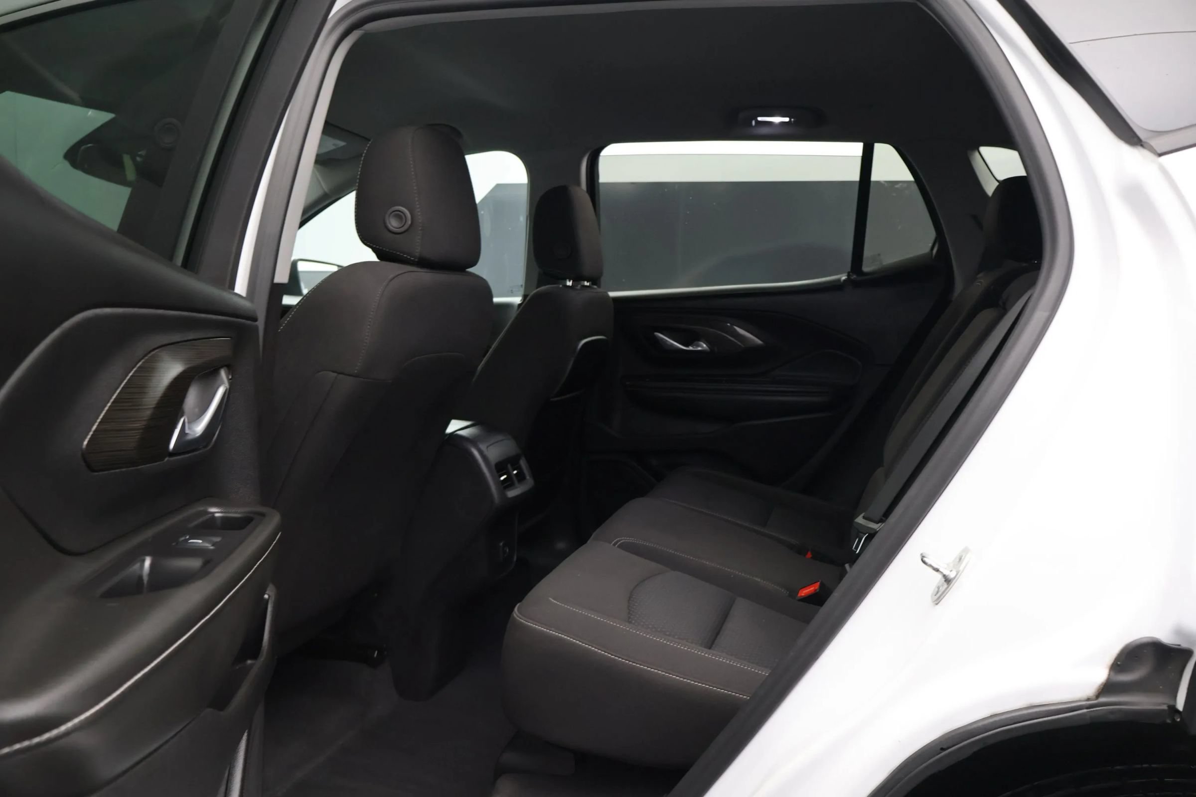 Used 2024 GMC Terrain SLE AWD/4WD image 12