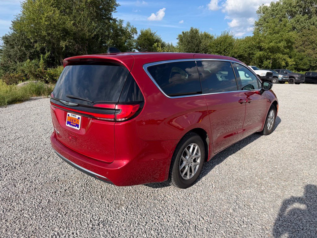 Used 2025 Chrysler Pacifica Select FWD image 32