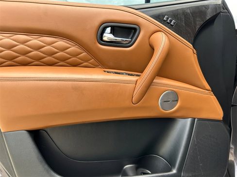 Used 2024 INFINITI QX80 Sensory image 11