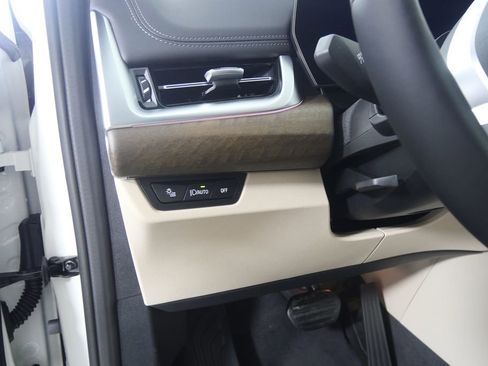 Used 2025 BMW X1 xDrive28i w/ Convenience Package image 18