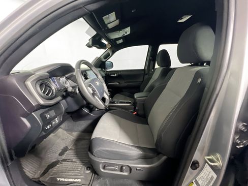 Used 2020 Toyota Tacoma TRD Sport AWD/4WD image 14