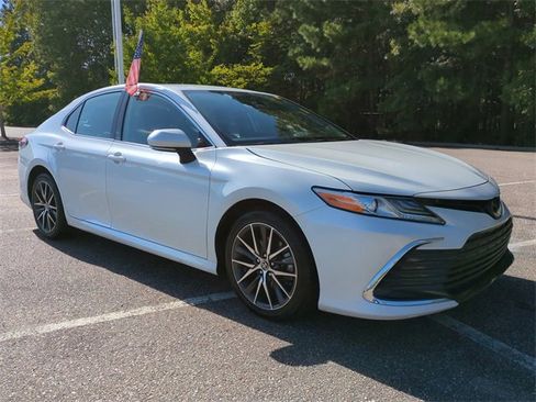 Used 2023 Toyota Camry XLE image 2