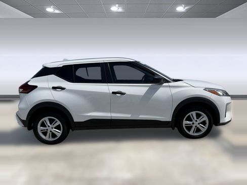 Used 2024 Nissan Kicks S FWD image 8