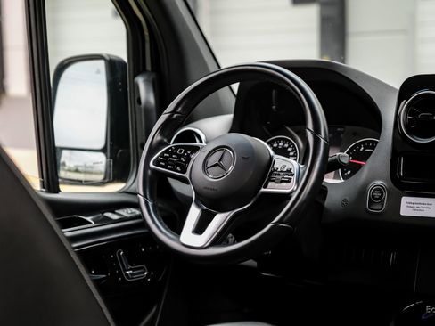 Used 2024 Mercedes-Benz Sprinter 2500 image 41