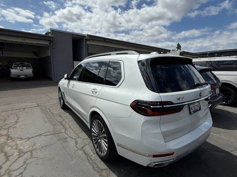 Used 2024 BMW X7 xDrive40i w/ Premium Package AWD/4WD image 4