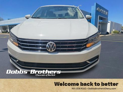 Used 2017 Volkswagen Passat 1.8T SE FWD image 2