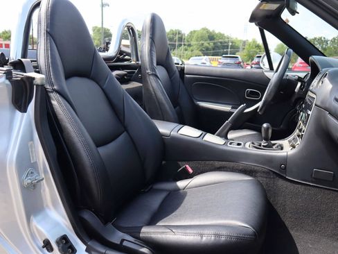 Used 2003 MAZDA MX-5 Miata RWD image 3
