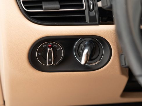 Used 2022 Porsche Macan image 30