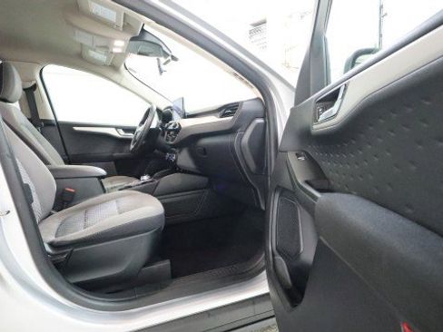 Used 2020 Ford Escape SE image 10